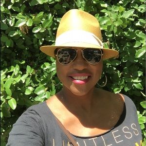 Meet your Posher, Delisha